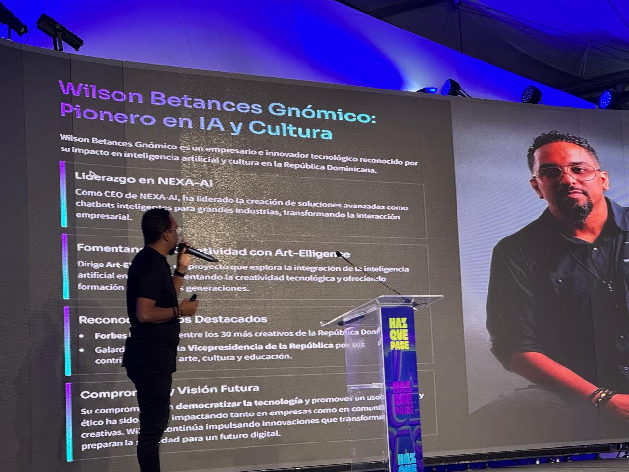 Conferencista Durante Cierre